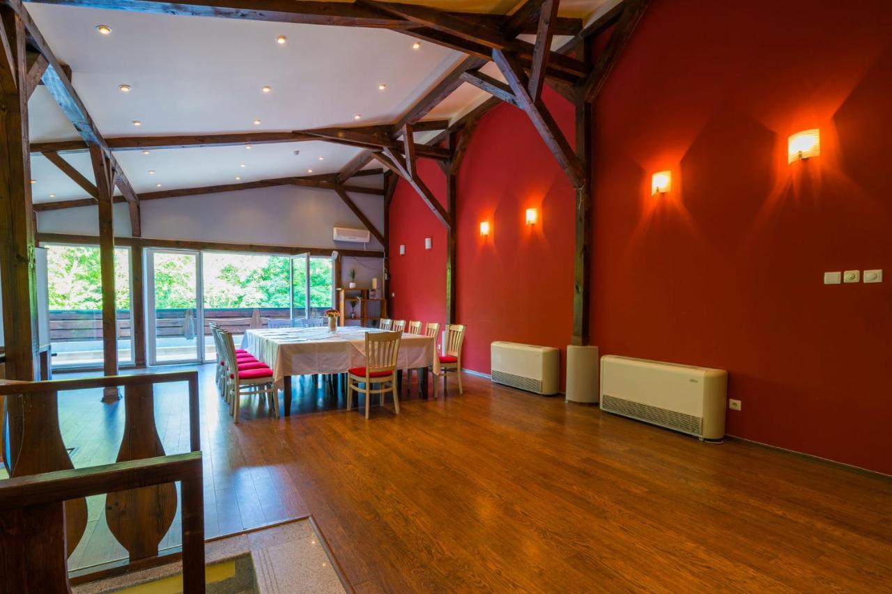 Family Park Hotel Kyoshkove Szumen Zewnętrze zdjęcie